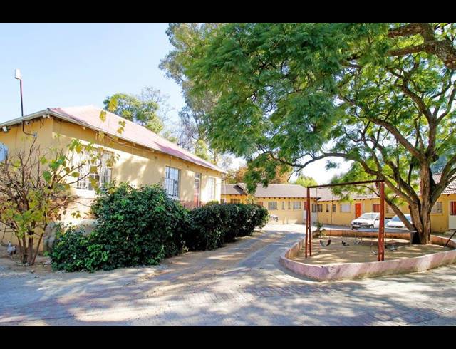 2,974M² BUILDING FOR SALE IN KEW